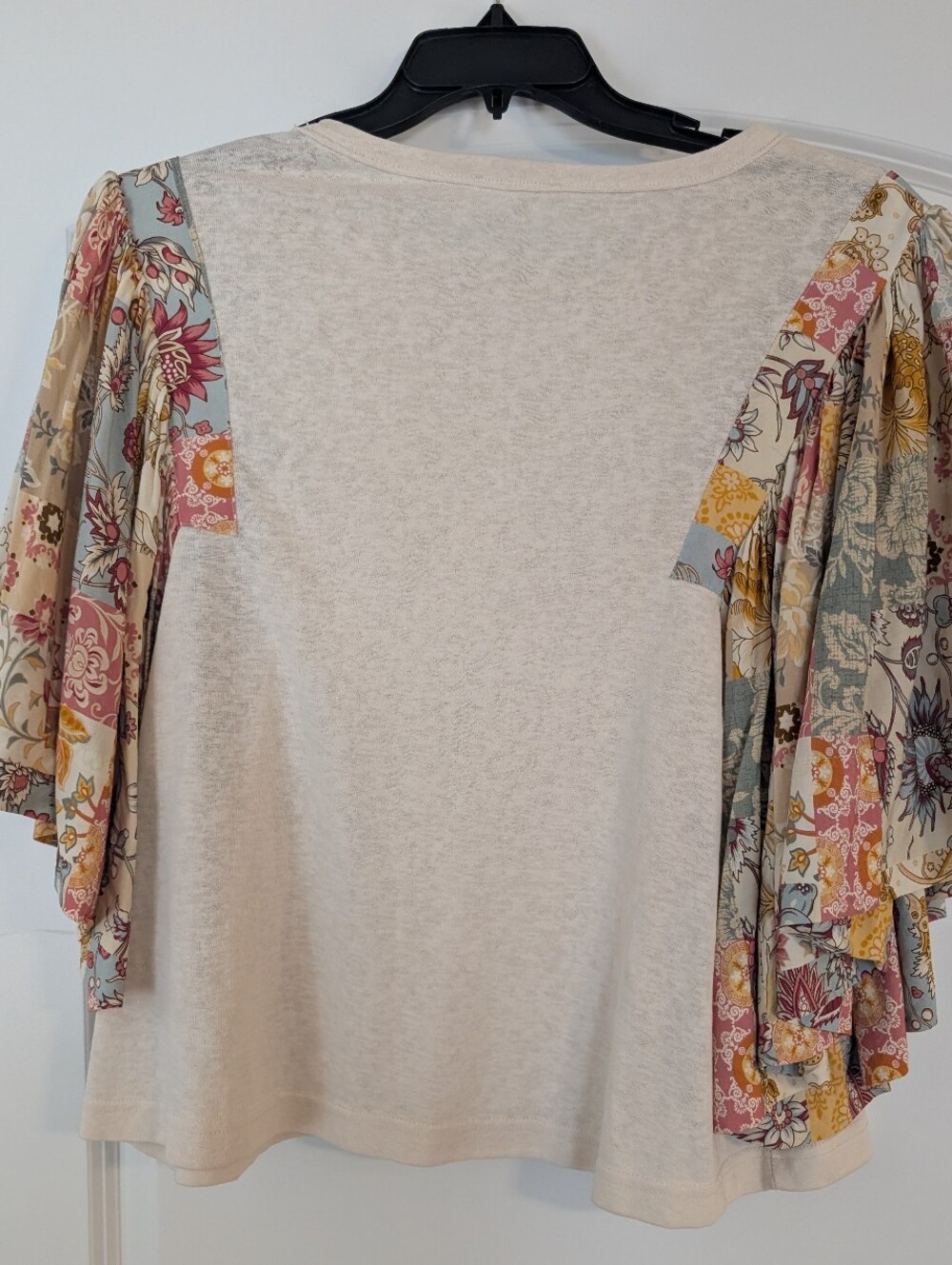 mittoshop Cream Short Sleeve Top with Floral Flutter Sleeves Size L - Picture 3 of 6